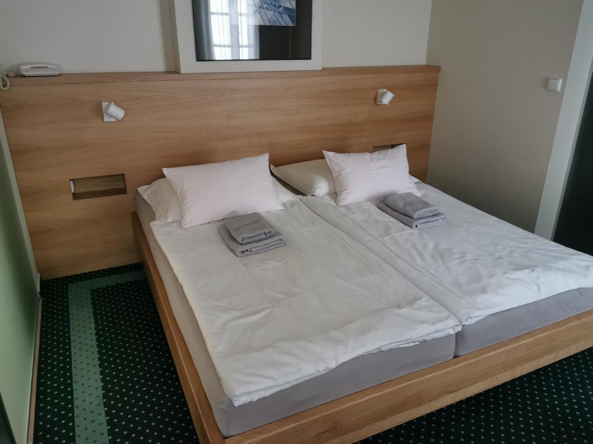 Hotel Vacek Pod Věží Hradec Králové Exterior foto