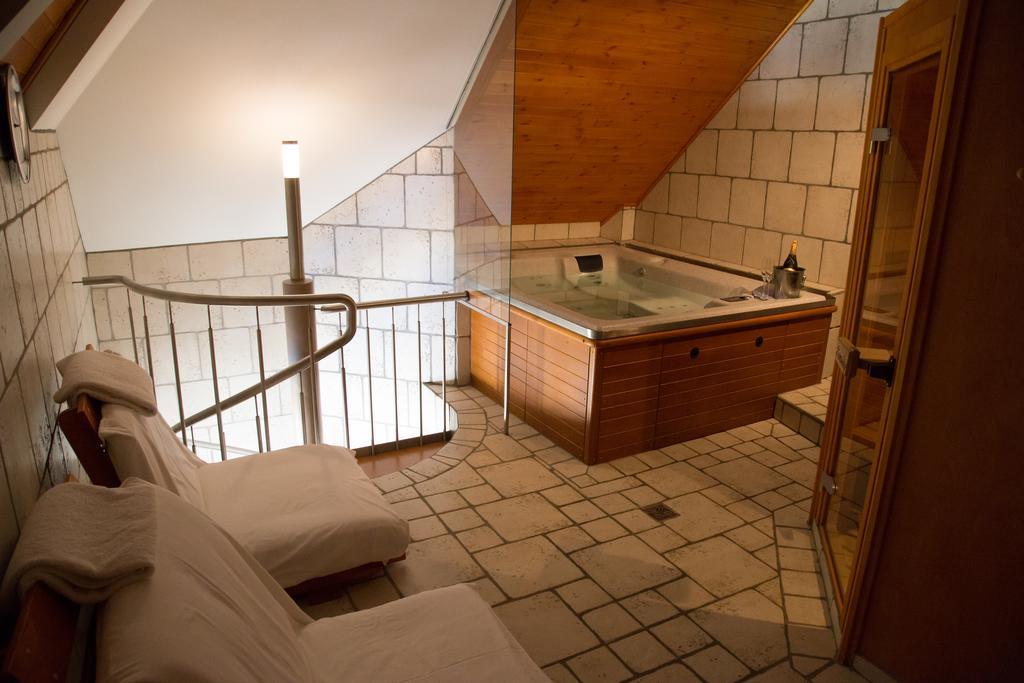 Hotel Vacek Pod Věží Hradec Králové Exterior foto