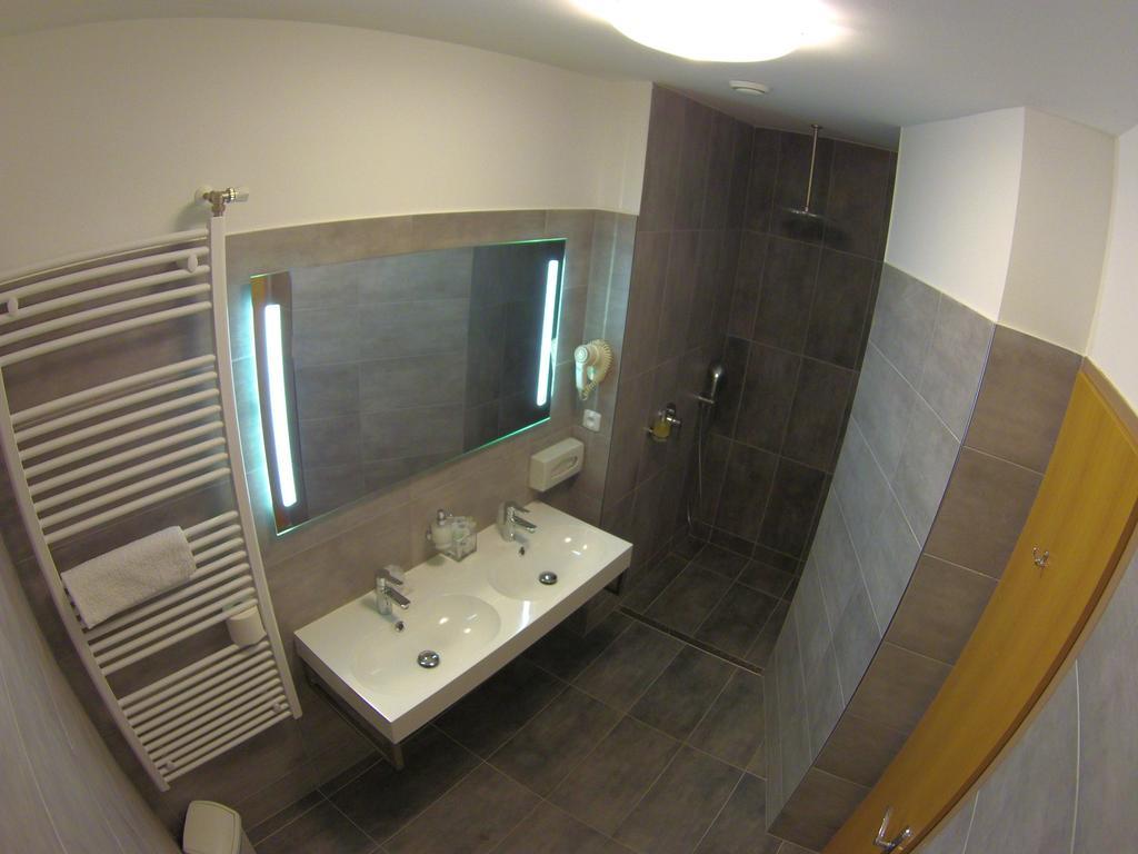 Hotel Vacek Pod Věží Hradec Králové Exterior foto