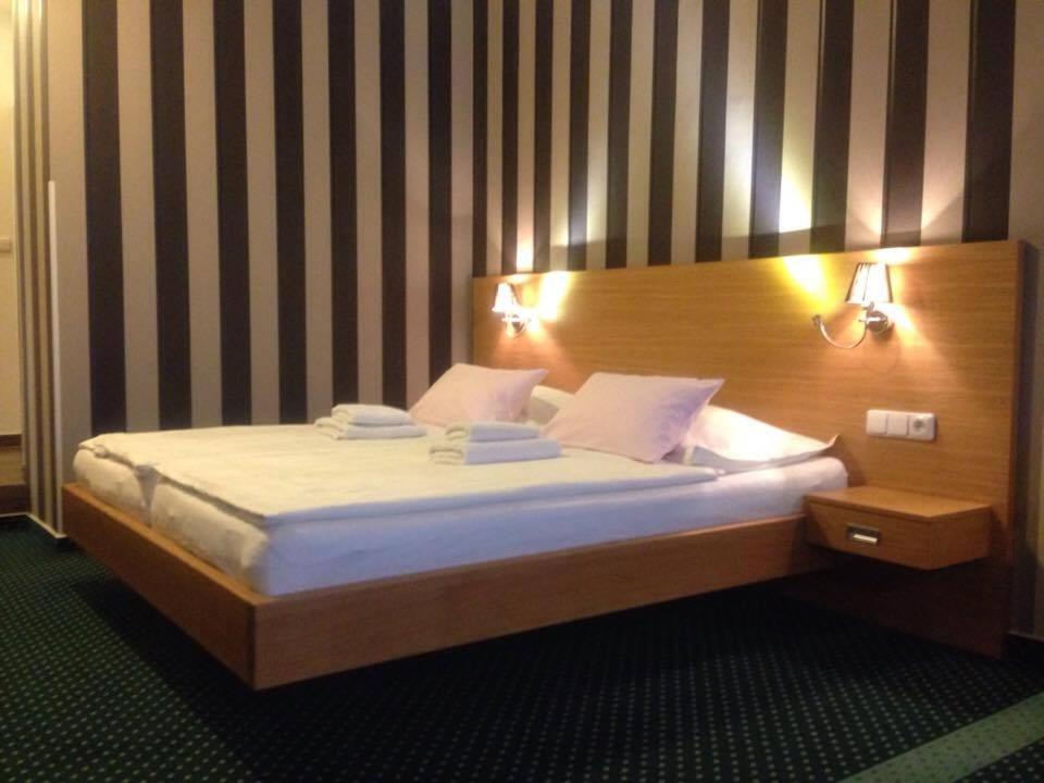 Hotel Vacek Pod Věží Hradec Králové Exterior foto