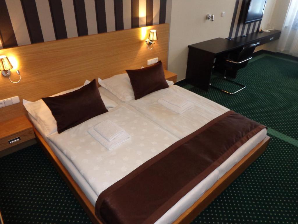 Hotel Vacek Pod Věží Hradec Králové Habitación foto