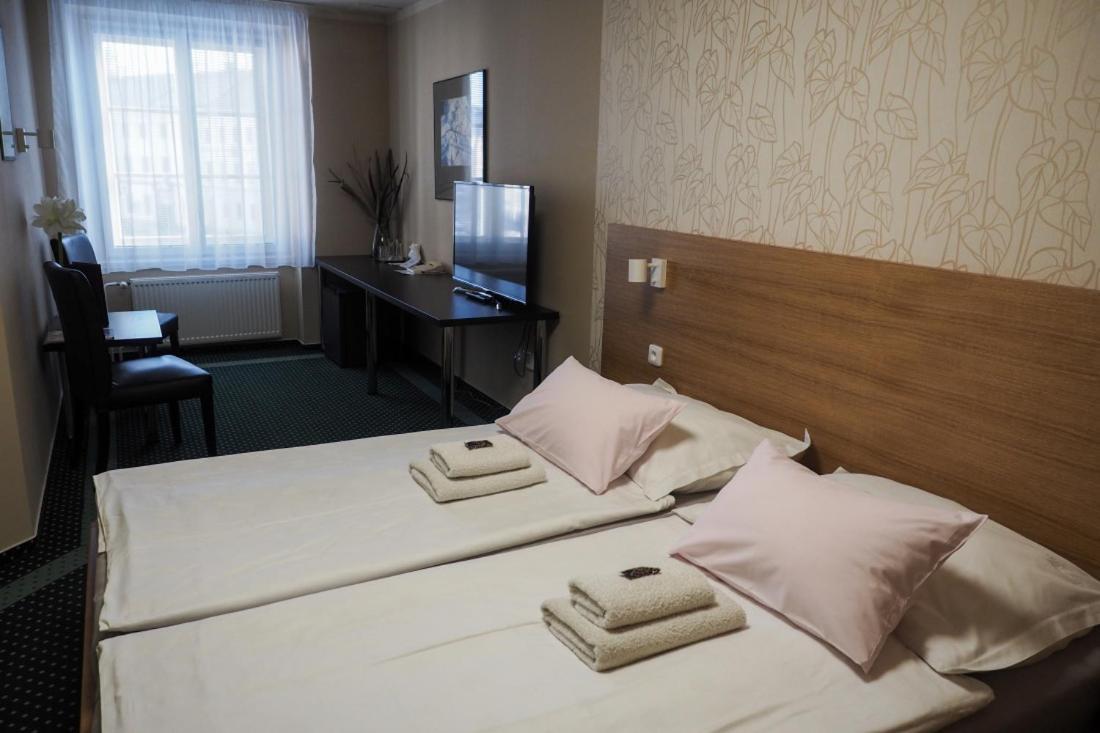 Hotel Vacek Pod Věží Hradec Králové Exterior foto